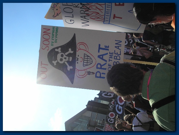 602x450 pixels (98K)