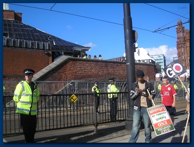 602x450 pixels (153K)